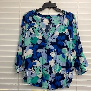 Gap floral v neck top with 3/4 sleeves size medium